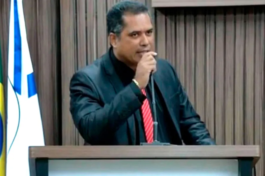 Vereador toma sopa de galo de briga, veste a fantasia de valente e assume a amoralidade