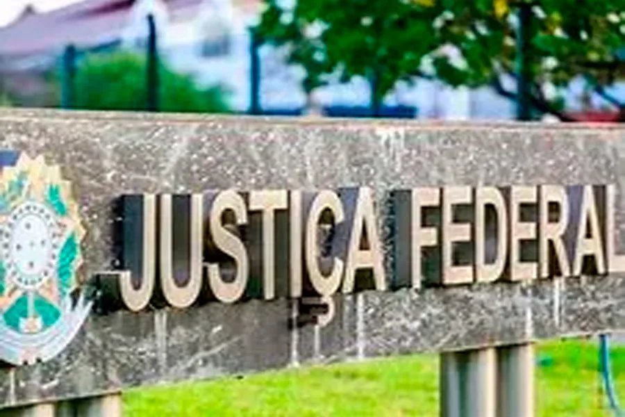 Ex-prefeito de cidade da Bahia e mais dois réus são condenados por fraudes em licitações Ex-prefeito de cidade da Bahia e mais dois réus são condenados por fraudes em licitações