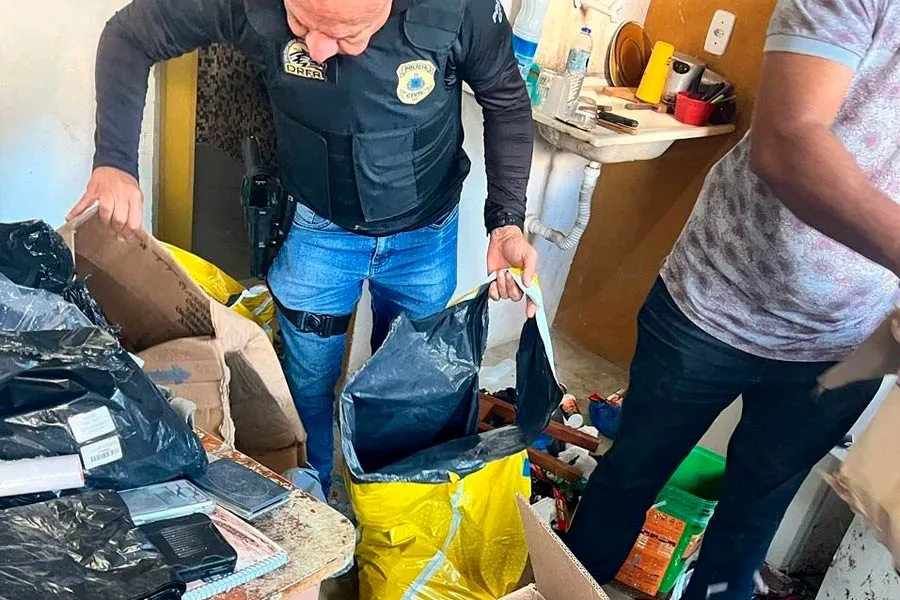 Homem é preso em operação que desarticulou laboratório de drogas em Arraial d’Ajuda Homem é preso em operação que desarticulou laboratório de drogas em Arraial d’Ajuda