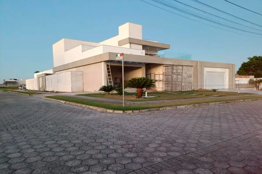 Robertinho Adquire Mansão de Luxo Após Declarar Não Possuir Bens à Justiça