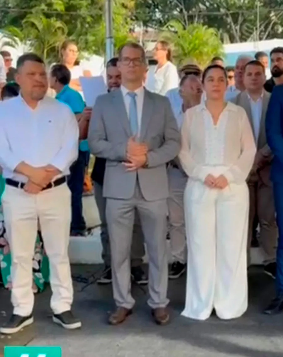 Absurdo! PMTF falta com respeito e não coloca pres. da câmara para hastear bandeira do município Absurdo! PMTF falta com respeito e não coloca pres. da câmara para hastear bandeira do município
