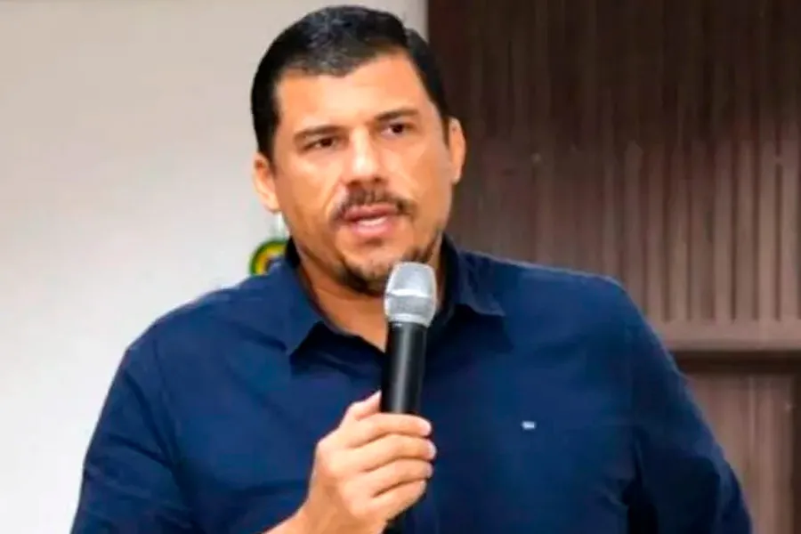 Farinha do Mesmo Saco: Prefeito de Teixeira de Freitas, sua esposa e o Procurador Geral são os campeões na “Farra das Diárias” Farinha do Mesmo Saco: Prefeito de Teixeira de Freitas, sua esposa e o Procurador Geral são os campeões na “Farra das Diárias”