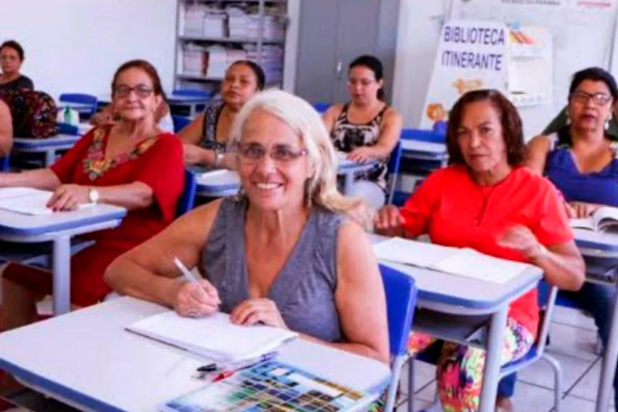 Depois de ser incapaz com a saúde, Belitardo novamente ataca a educação, alega “corte de gastos” e encerra a EJA na Escola João Mendonça