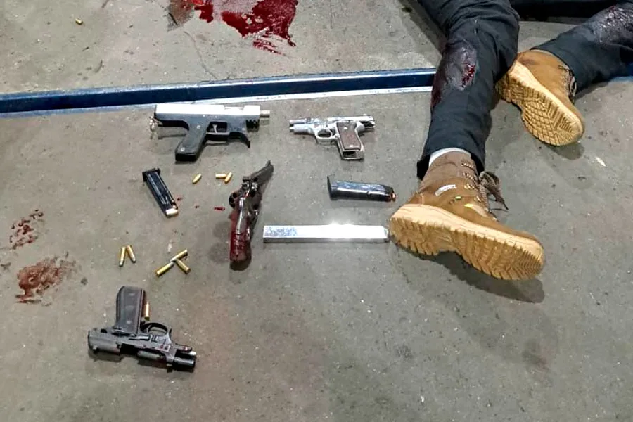 Confronto com a PM termina com cinco mortos em posto de combustíveis de Araguari Confronto com a PM termina com cinco mortos em posto de combustíveis de Araguari