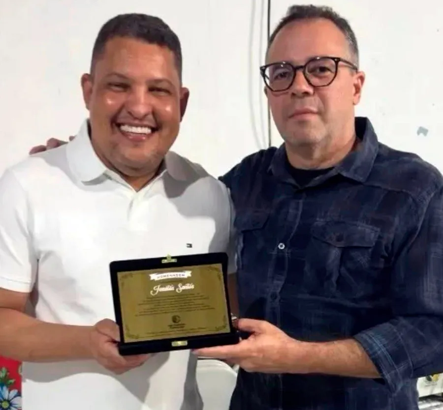 Jonatas Santos, Presidente da Câmara de Teixeira de Freitas recebe homenagem da Loja Maçônica Profeta Issa Jonatas Santos, Presidente da Câmara de Teixeira de Freitas recebe homenagem da Loja Maçônica Profeta Issa