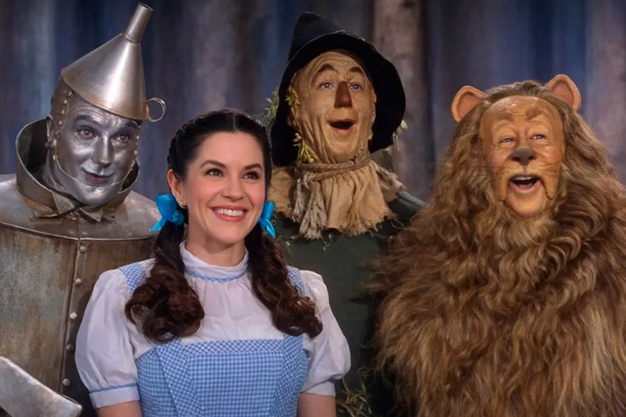 É carnaval! Penélope em campanha de vereadora foge da vida real vestida como Dorothy